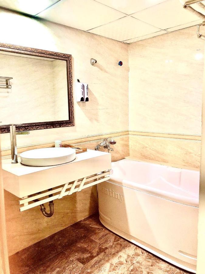Holiday Hotel 2 Hai Phong Bagian luar foto